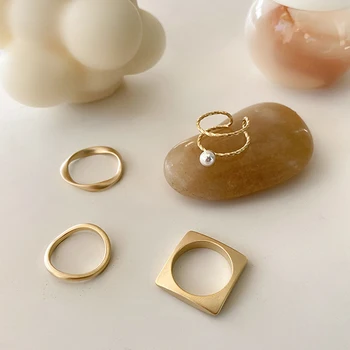 

Peri'sBox 4Pcs/Set Faux Pearl Double Layered Rings Mobius Square Geometric Rings for Women Minimalist Irregular Ring Vintage Hot