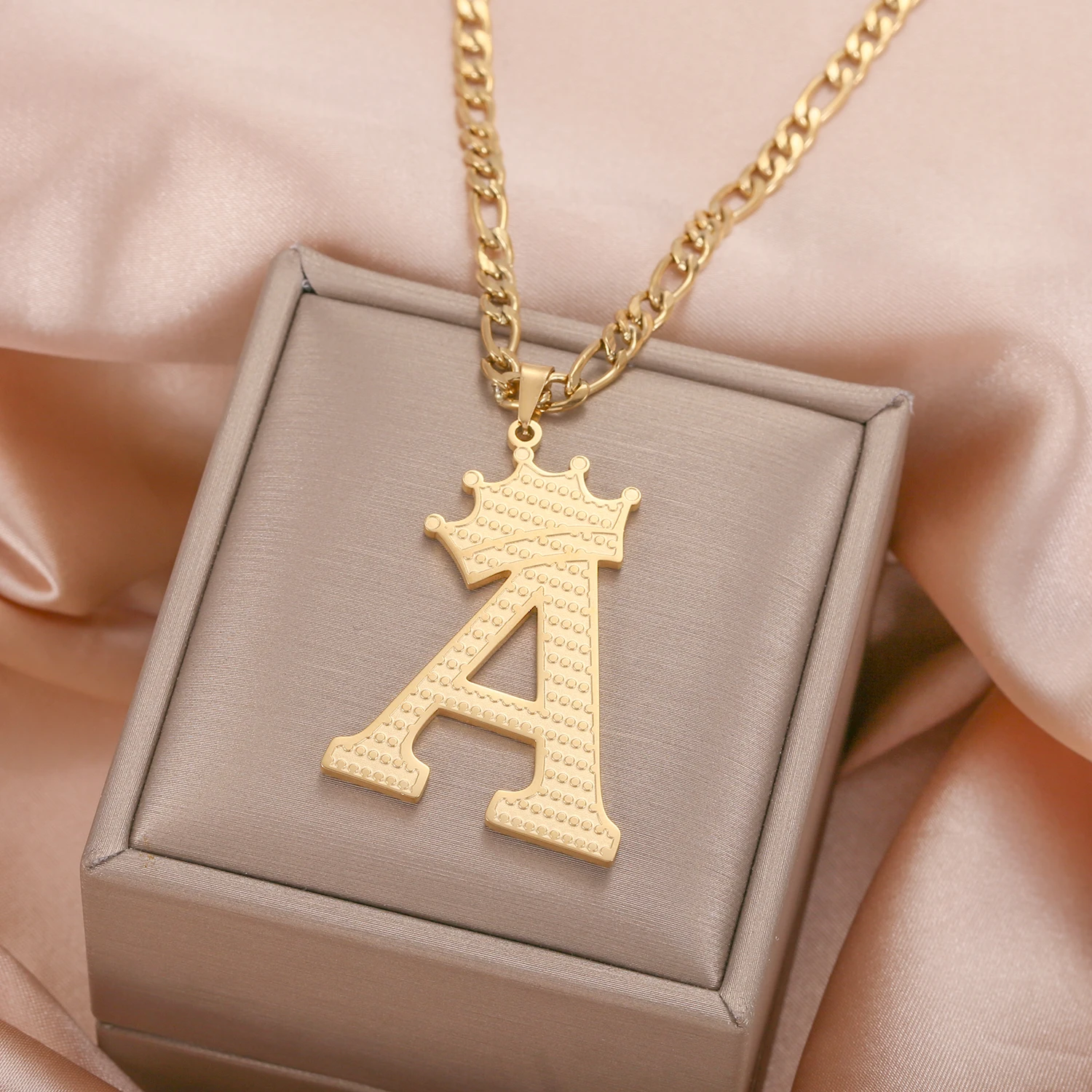 Foxgirl Gold Initial Necklaces for Women Girls, Dainty Gold Letter Necklace  Tiny A-Z Pendant Choker Necklace Trendy Cute Personalized Monogram Name