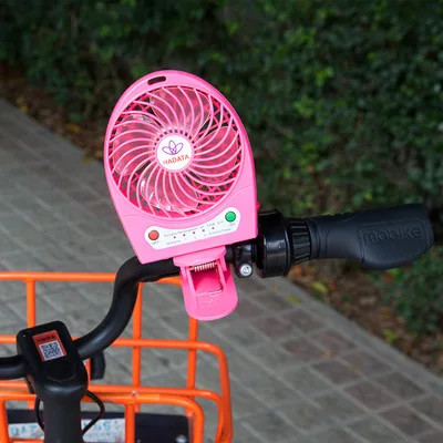 

Mini Clip Fan Rechargeable 3 Speeds Desk USB Fan with USB Output mini fan for bike bicycle with LED light