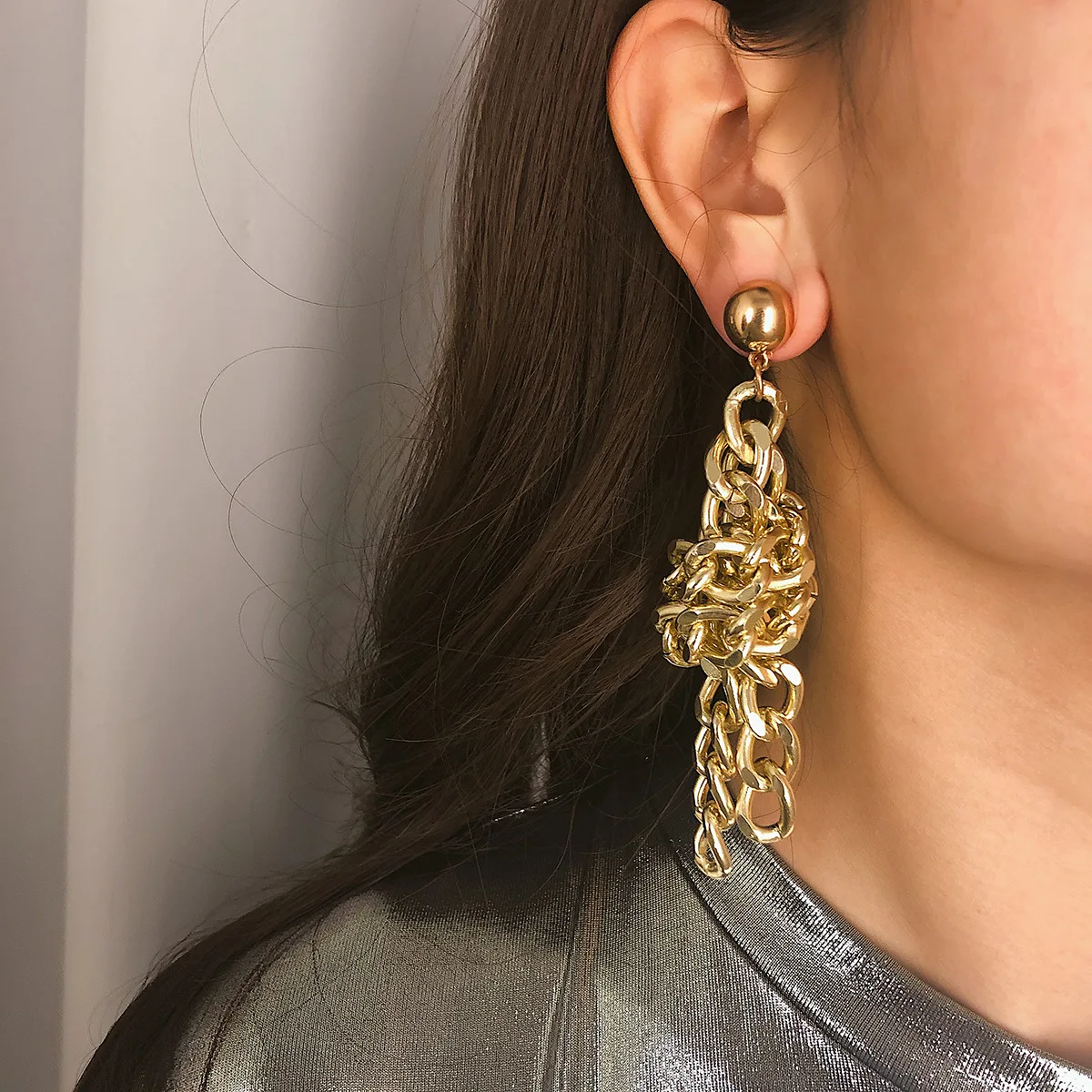 

European and American fashion accessories Personality geometric fashion metallic earrings women Exaggerated punk simple knot