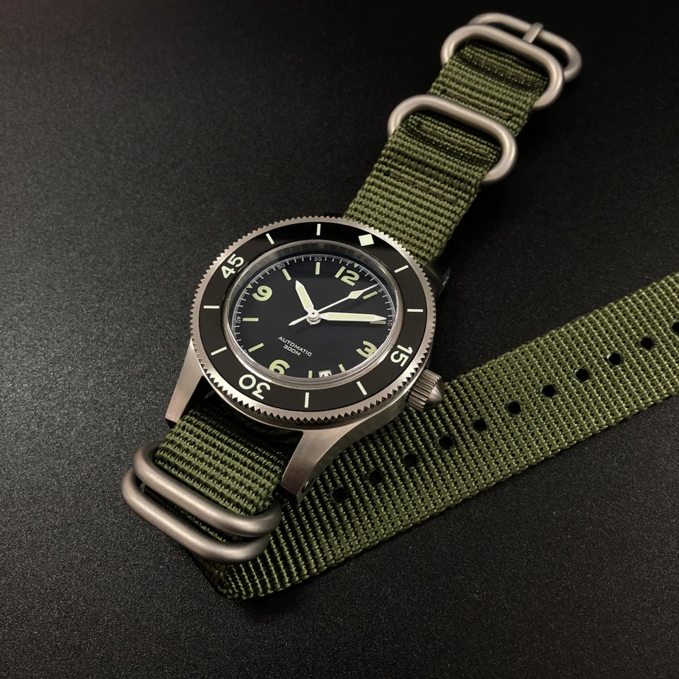 automatic diving watch