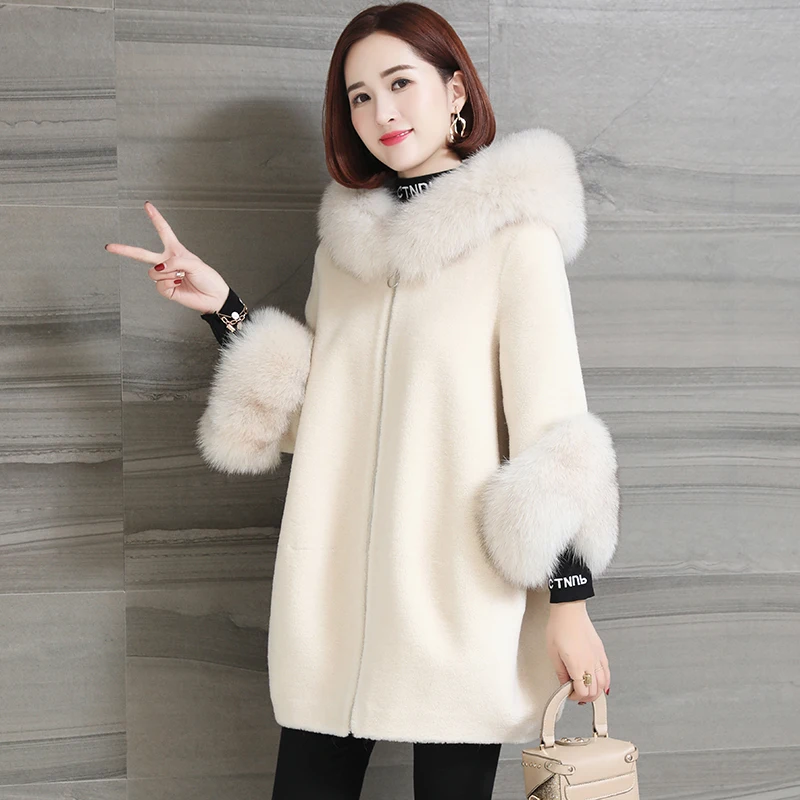 

2020 New Real Fur Coat Women Winter Sheep Shearing Wool Jacket Fox Fur Collar Hooded White Korean Womens Coats KJ3547