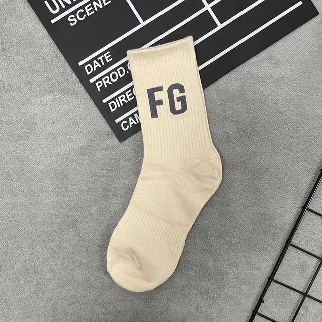 New European and American spring and autumn hip-hop fashion socks personality male alphabet socks sports skateboard leisure sock wk179-5