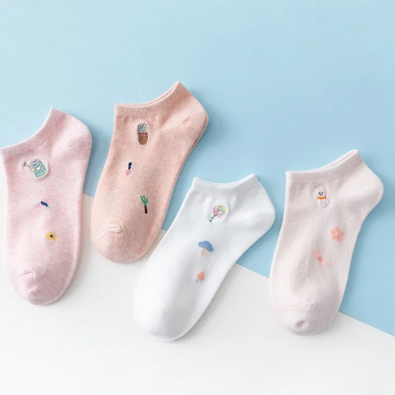 

New Product Explosion 4 Pairs Of Gift Boxes Embroidery Daily Personality Trend Wild High-quality Cotton Ladies Short Boat Socks