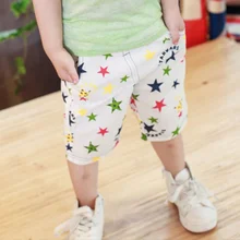 Летняя короткая одежда с разноцветными звездами для маленьких мальчиков модные пляжные шорты в Корейском стиле для мальчиков и девочек