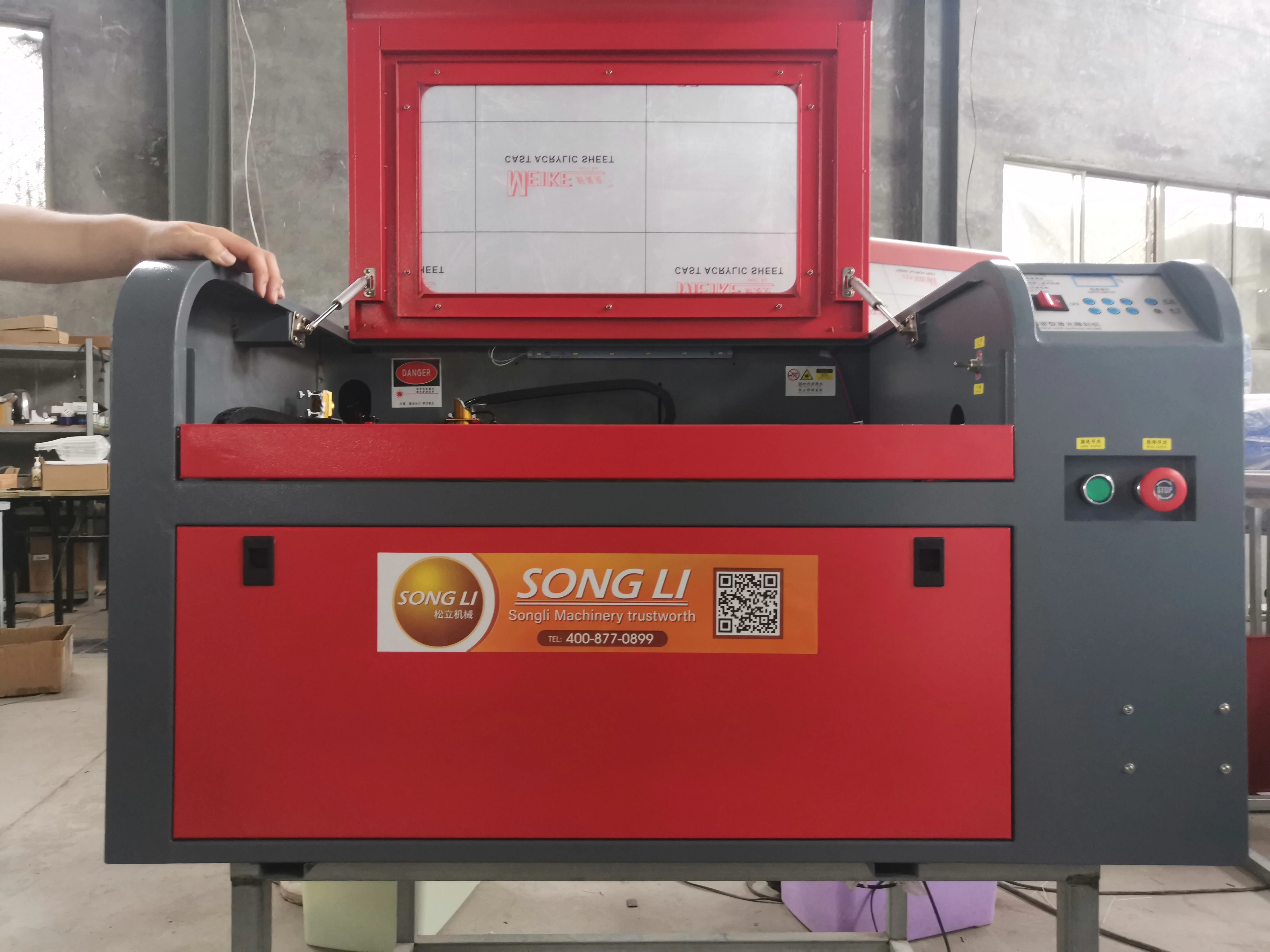 

6090 laser engraving machine 60w CO2 laser with axis of rotation