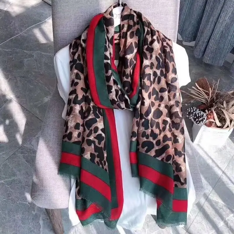 Новое поступление, Леопардовый принт, модные женские шали, шарф, мягкий головной платок, хиджаб, бандана LL190923 - Цвет: Коричневый