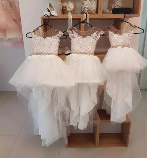 

High Low Beige Lace Flower Girls Dresses for Wedding Sheer Beach Beaded Sash Ball Gown Holy First Communion Dress for Party