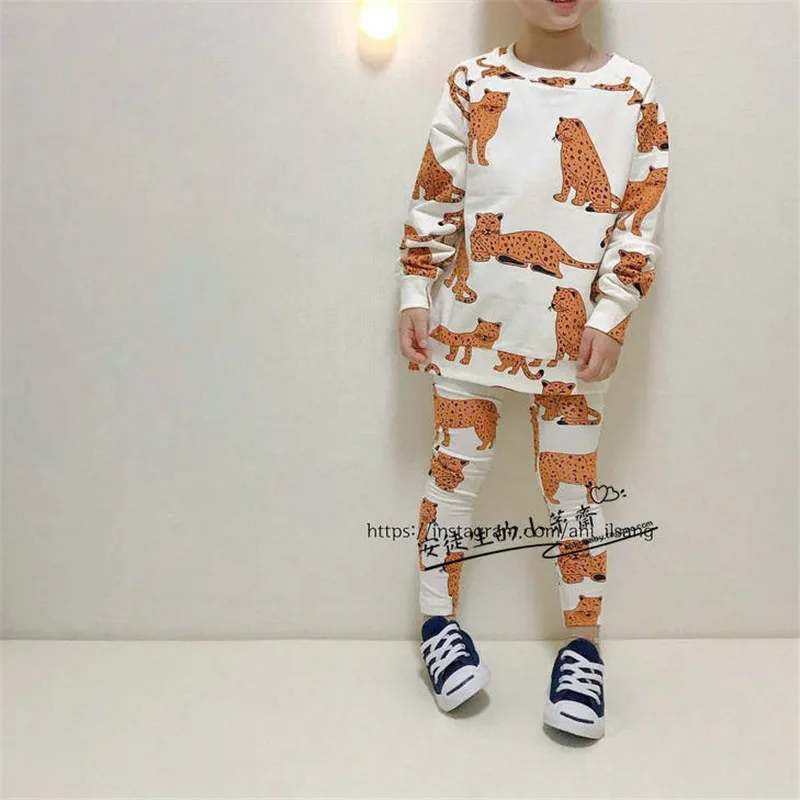 EnkeliBB комплекты брендовой одежды для маленьких мальчиков и девочек милые пижамные комплекты с принтом леопарда и собаки для малышей Высококачественная зимняя одежда для малышей