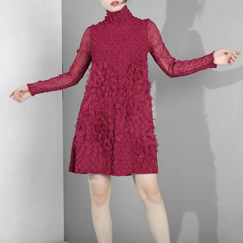 [EAM] New Autumn Winter Stand Collar Long Sleeve Red Stereoscopic Flower Pleated Loose Dress Women Fashion Tide YF38