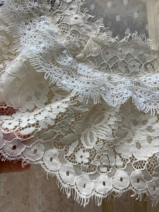 Perspective A of Long Sleeve Pure Colored Baidan Top 1007 with Small High Neck Lace Stitching in Early Autumn of