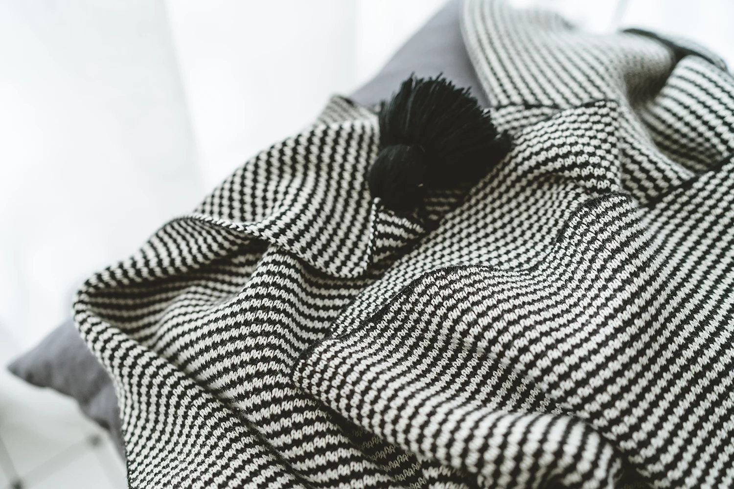 Classic black and white texture tassel plaid cotton blanket