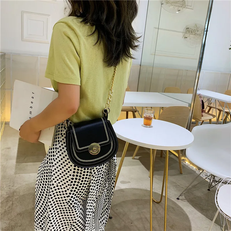 

Female 2019 new foreign color shoulder bag Korean version of Joker chain slung saddle
