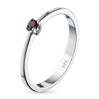 

A ring of silver with garnet e0606kts09152400