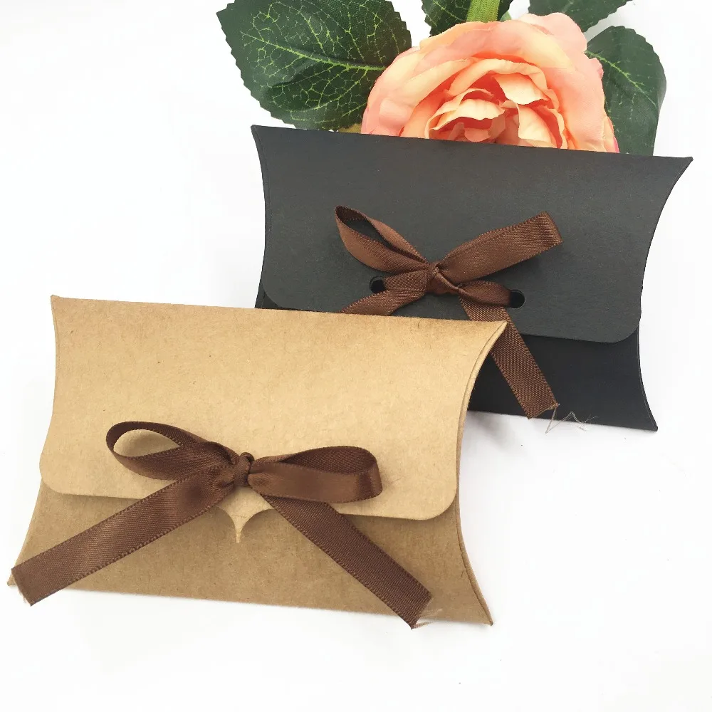 

20Pcs/Lot Pillow Shape Box 12.5x8x2.5cm With Free Robbin For Display Candy Soap Chocolate Portable Pouch Pillow Carrying Cases