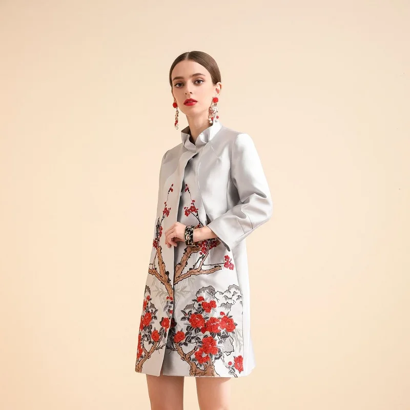 Однотонные пальто с вышивкой новинка 2019 высококачественное Свободное цветами на