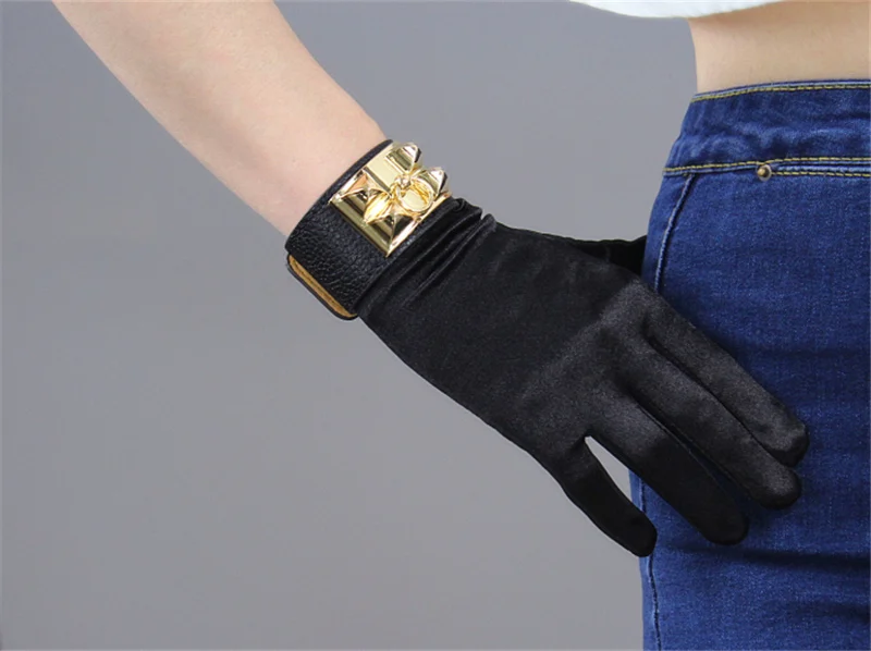 Шелковые перчатки 22 см эластичные шелковые атласные большие красные женские короткие солнцезащитные перчатки 3-SCDH22
