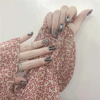 

24pcs Glitter Diamante Metal Smoky Gray Artificial Nails European Ins Fashion Short Full Cover Detachable Fake Nails with glue