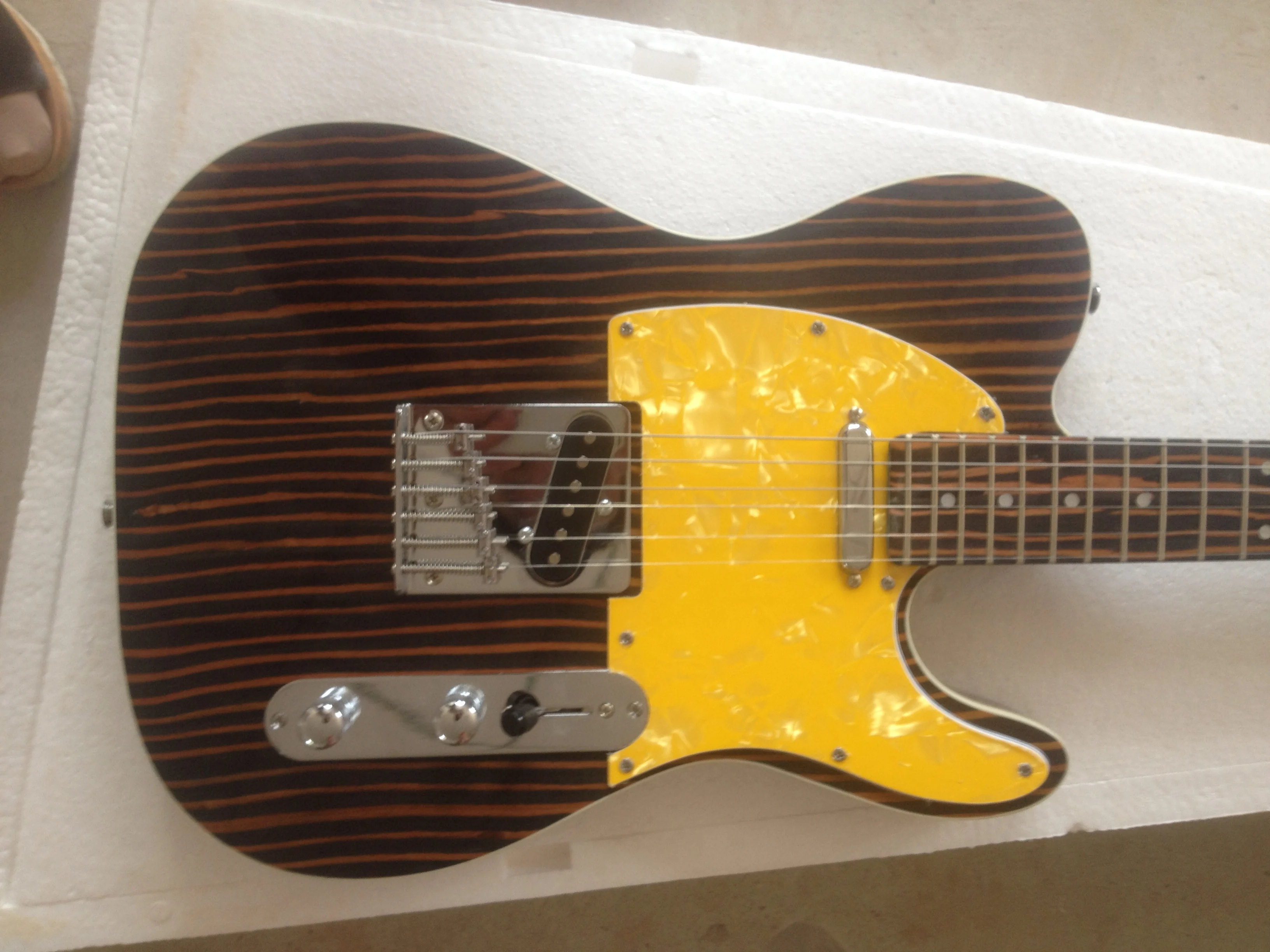 

Electric Guitar/Zebra Yellow Protector Delicate High-end Guitar/Customizable Chinese Electric Guitar
