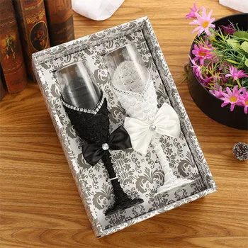

Wedding Decoration 2pcs Set Classic Elegant Box Heart Shape Black and White Champagne Bride and Groom Couple Glass Cup
