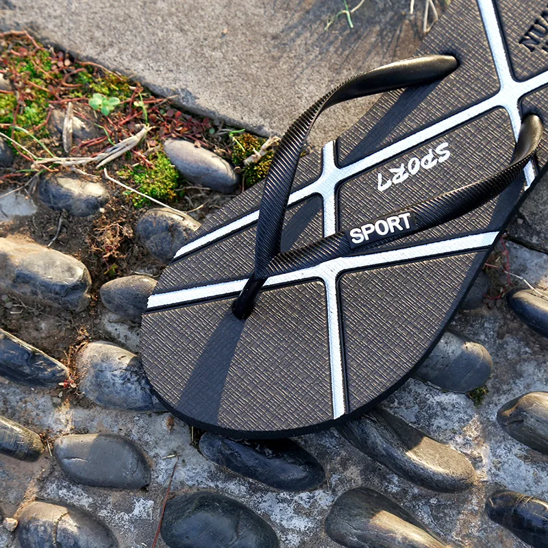 

Summer Flip-flops Men's Anti-slip Soft Bottom Sandals Cool Korean-style Versatile Flip-flop Outdoor Beach Couples Sandals