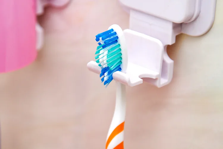 In-Adhesive Bayonet Toothbrush Holder Toothbrush Cup Water Draining Toothbrush Cup Wall Hangers Cups 100G