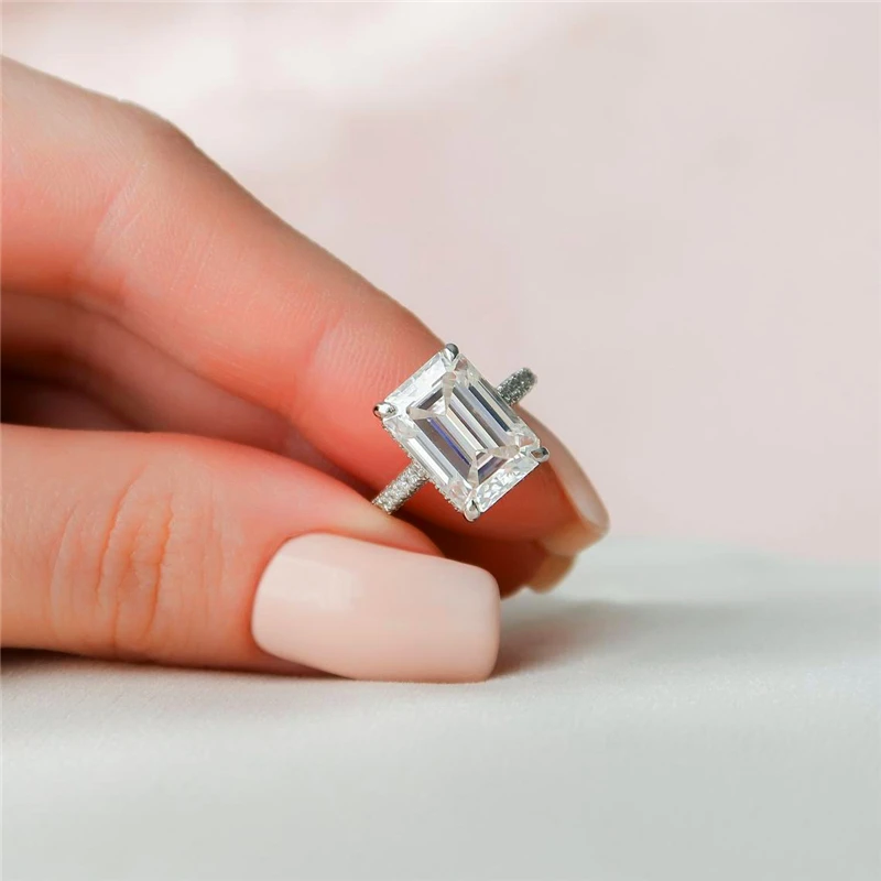 

Кольцо солитер с изумрудной огранкой, 12*8 мм, карат