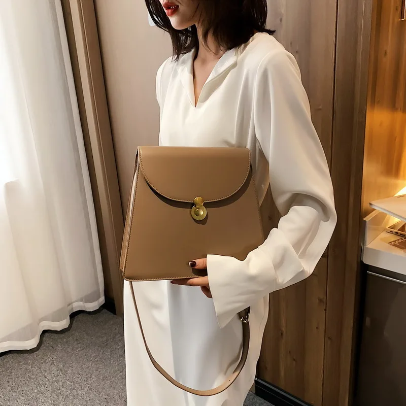 

Cross Border for 2019 New Style Elegant Square Sling Bag Trapezoid Shoulder Bag CHIC Lock Simple Versatile WOMEN'S Bag Wholesale