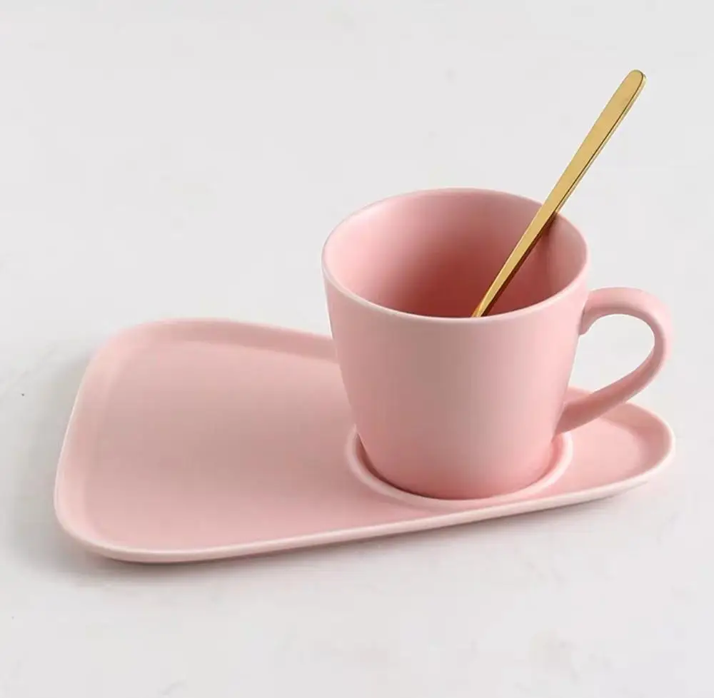 Скандинавская керамическая кофейная чашка с ложкой и блюдцем, набор креативных европейских роскошных чашек для завтрака, закусок, послеобеденного чая, набор посуды с поддоном - Цвет: pink set A