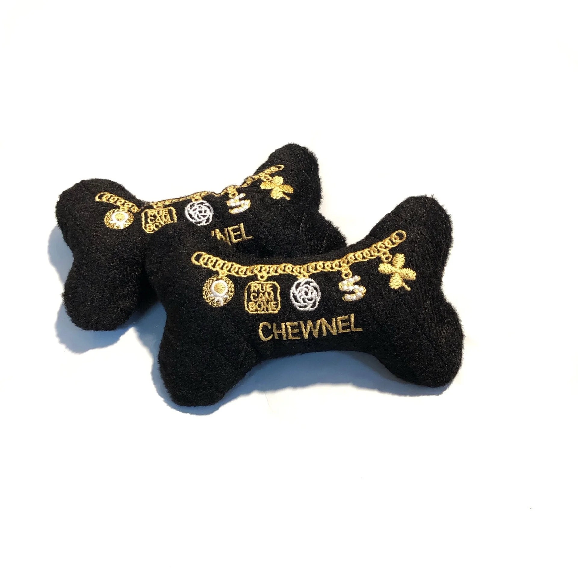 Pet Supplies : Chewy Vuitton Dog Toy : Dog Diggin Designs Runway Pup  Collection  Unique Squeaky Parody Plush Dog Toys – Prêt-à-Porter Dog  Bones, Balls & More 
