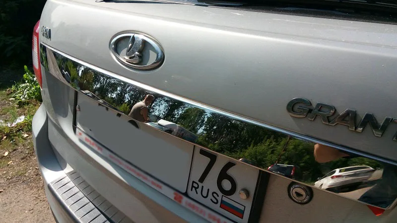 Хромированная накладка на дверь багажника для Lada Granta Liftback Лада Гранта Лифтбэк хромированные аксессуары для кузова