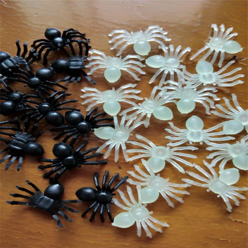 50 Pieces. Luminous spider 2 * 1.4 cm Plastic Black Halloween Festival Decorations Garden fun joke toys party | Дом и сад