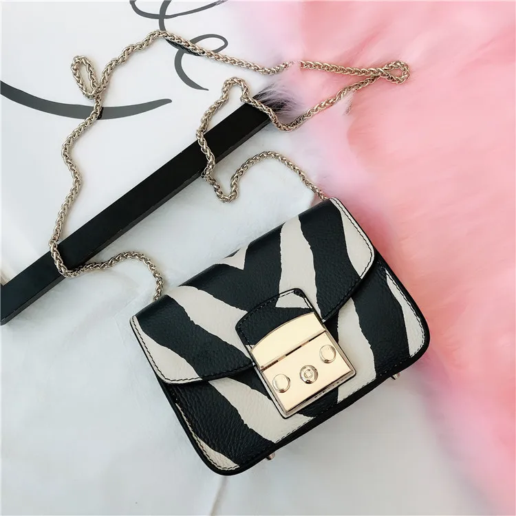 

Mini Small Square Baotou Layer Cowhide Fu Pull Chain Lock Genuine Leather Female Bag