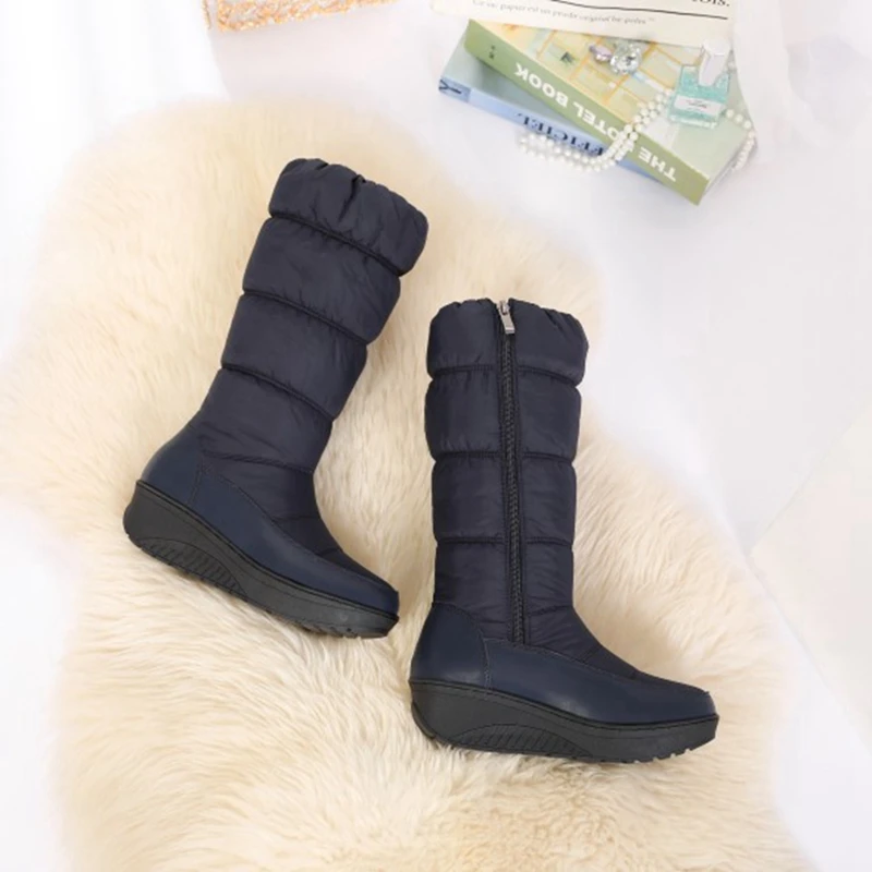 REAVE CAT/Большие размеры 35-44, новые зимние сапоги женские теплые водонепроницаемые сапоги на хлопковом пуху сапоги до середины икры на меху на платформе цвет черный, белый, синий