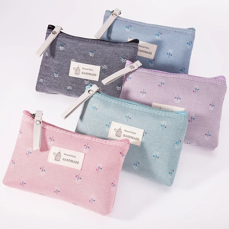 Leuke make-up tas met stippen van canvas voor op reis_voghion.com