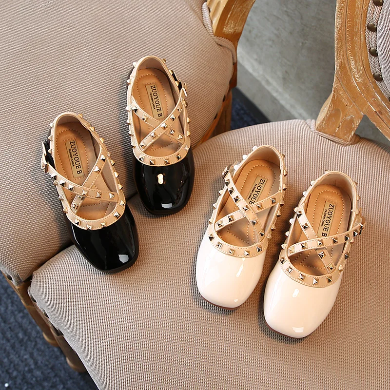 Kids Girls Leather Shoes with Rivets Fashion Children Princess Shoes Soft Bottom Patent Leather Solid Color SX436