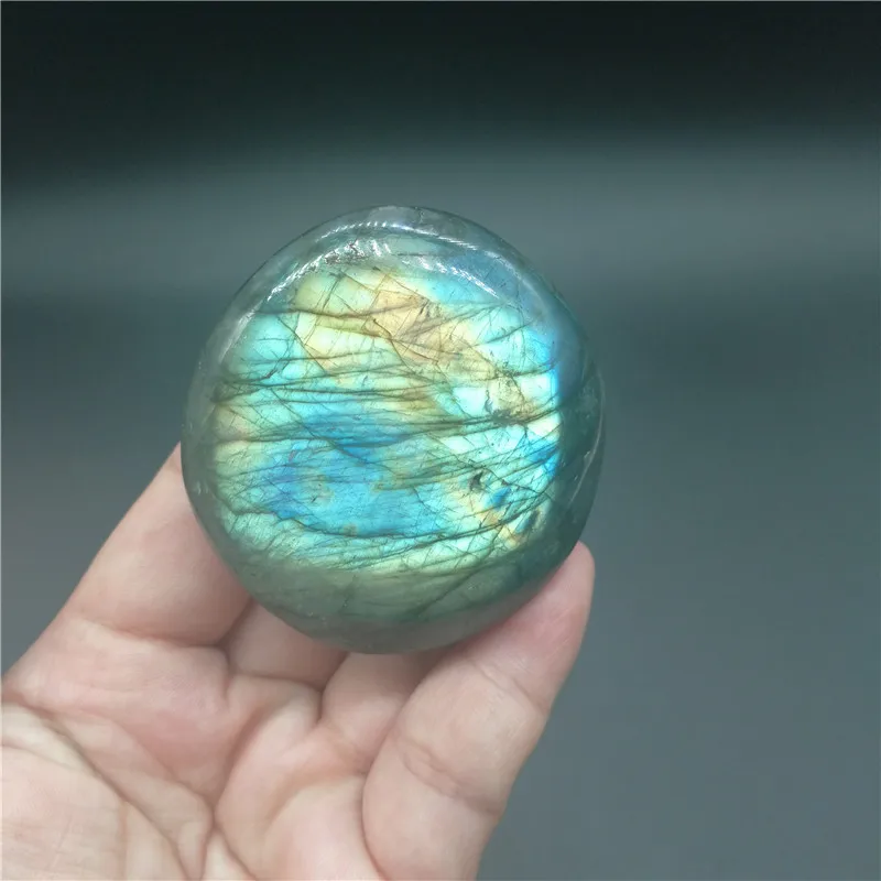 

150g Natural mineral specimen Flashy Labradorite Pebble Palm Stone 6#
