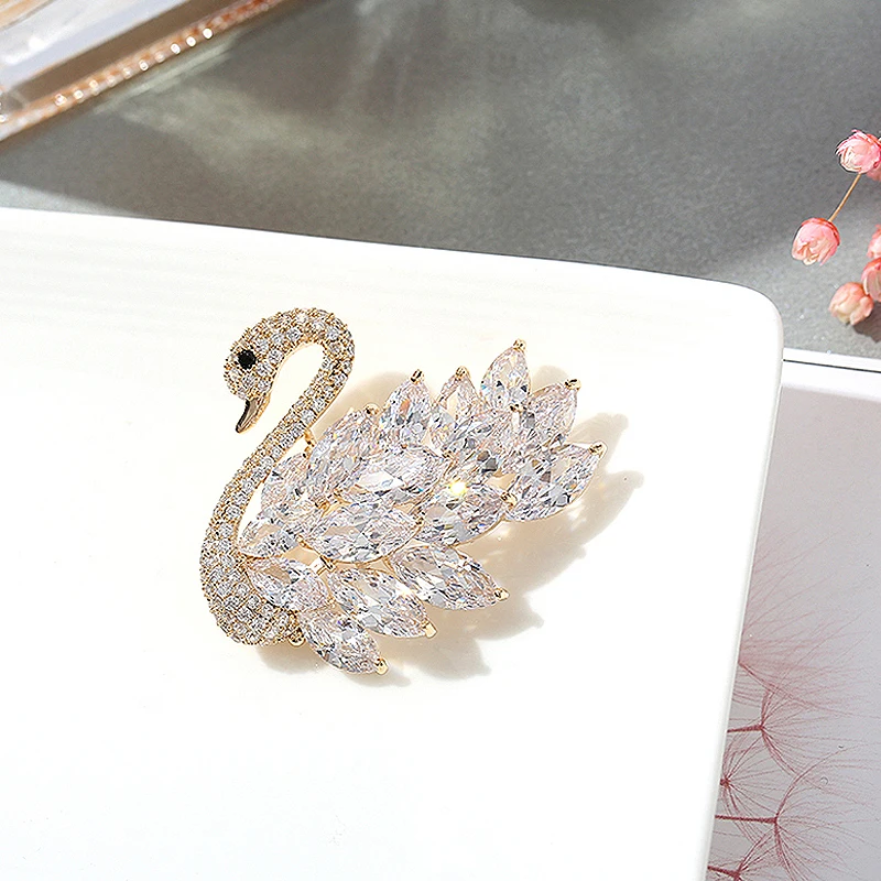 Sparkly White Zircons Swans Brooch Elegant Crystal Rhinestone Silver Gold Brooches Pins Gift for Women Animal Jewelry broche