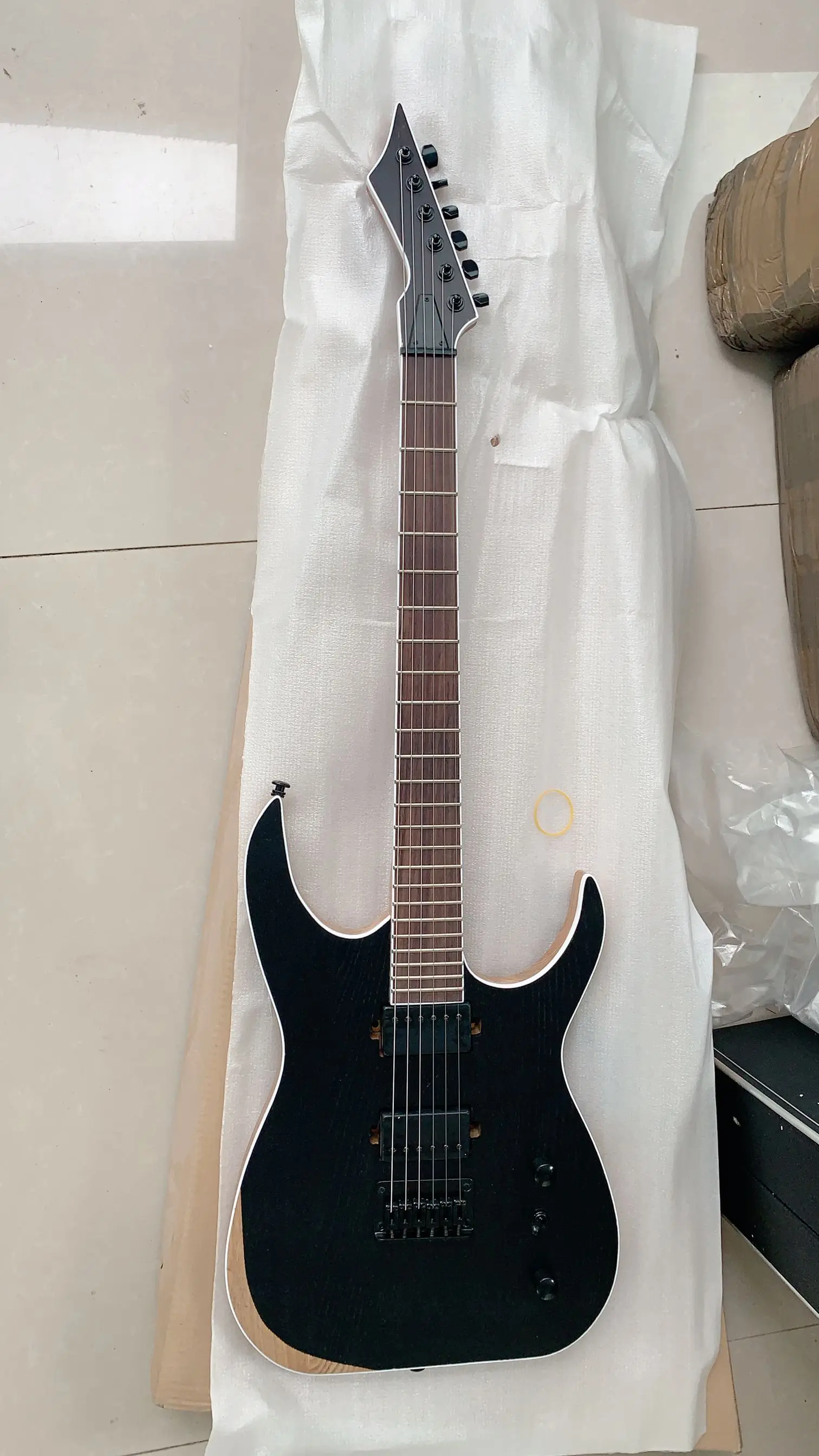 

6 strings blackmachine in black ;black hardware;free shipping