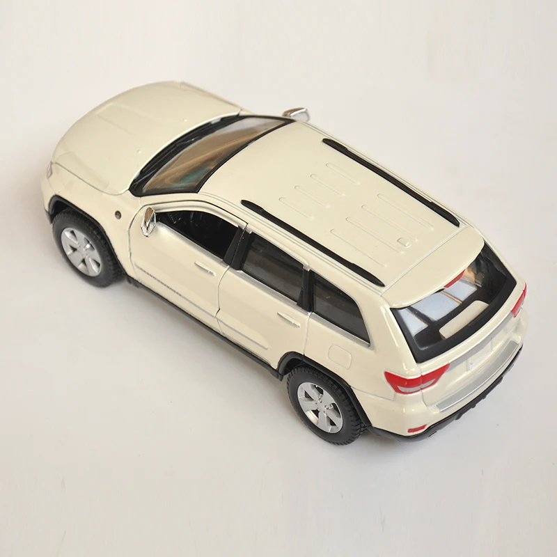 Детские игрушки Maisto 3 цвета 1/24 Литой Сплав 2011 Jeep Grand Cherokee золотой белый красный 1:24 Модель автомобиля игрушки для мальчиков подарок