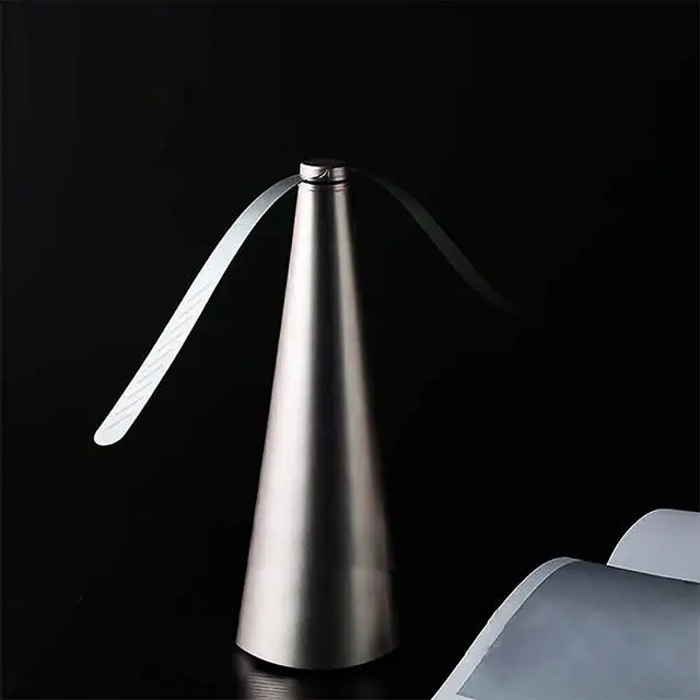팬 블레이드와 반사 스트립을 사용하여 파리와 작은 곤충을 퇴치하는 USB 충전식 자동 전기 파리 퇴치기