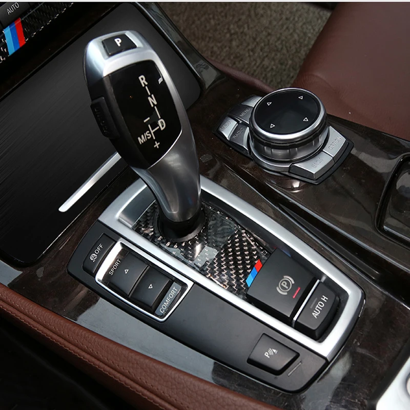 Baratos Para BMW F10 F01 F25 F26 Trim Interior de fibra de carbono de cambio de engranaje de Panel de Control cubierta de la etiqueta engomada estilo de coche 5 7 serie X3 X4 accesorio