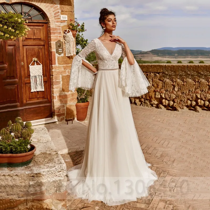 

2019 Boho Tulle Wedding Dresses A Line Sheer V Neck Backless Long Flare Sleeve Bridal Gown Applique Lace Plus Size Robe de marié