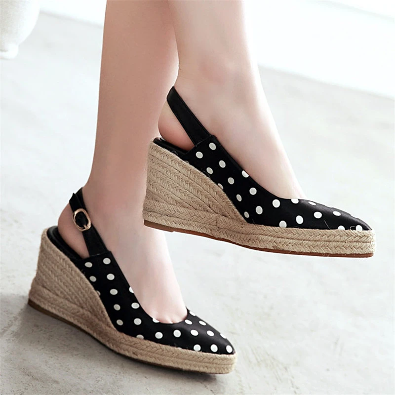 pointed toe espadrilles