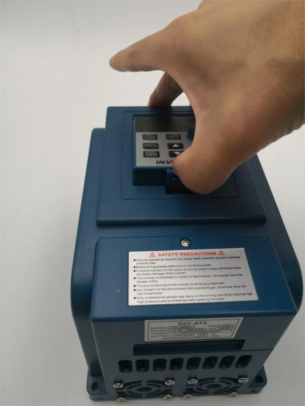 

VFD AC 380V 2.2KW Variable Frequency Drive 3-Phase Speed Controller Inverter Motor VFD Inverter