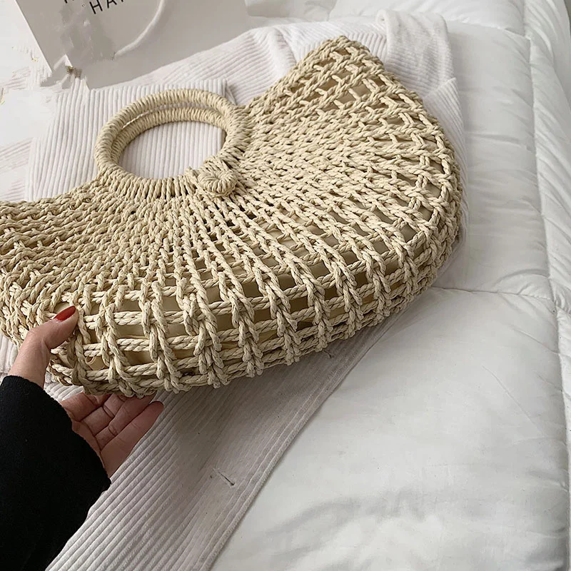 Рисунок 3 - Модная круглая соломенная сумка-мешок CAREY KAY