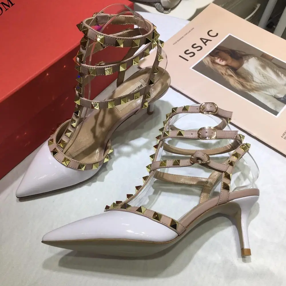 

BELLECOM2019The new 2019 high heel shoes are made of European and American rivets with pointy back and leather strappy heels