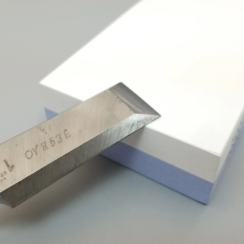 Точилка для ножей белая двусторонняя с силиконовым противоскользящим