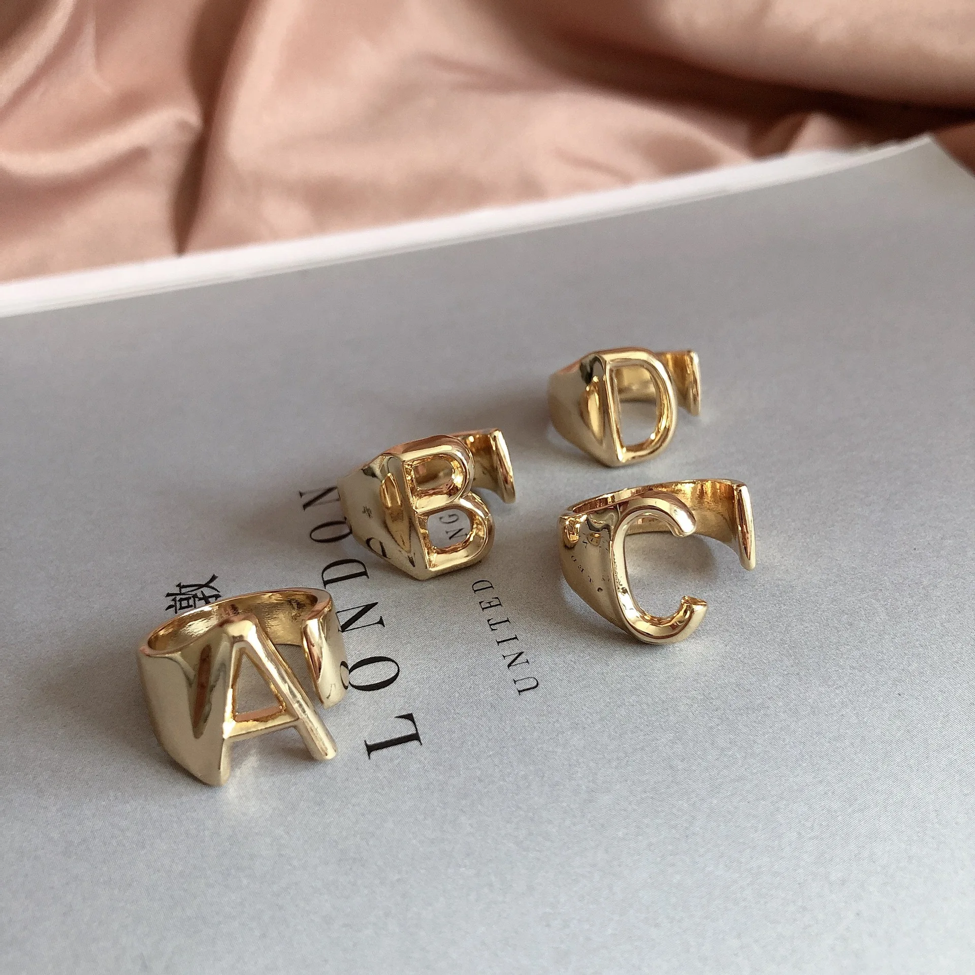 

Korea 26 English letters alphabet Rings With adjustable Female Openings Women Girl Party Gift Anillos Mujer Bague Anel bijoux