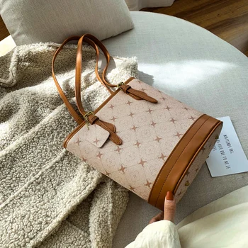 

Port wind retro influx of women bag new 2019 hit Korean fashion color texture wild Shoulder Messenger bucket bag